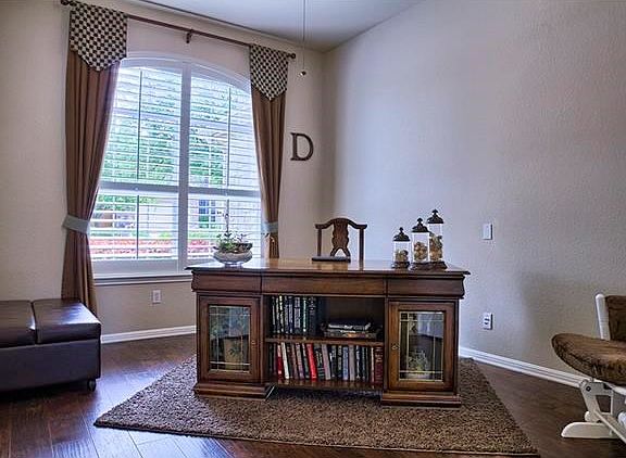 5th image of 2205 Bindon Dr