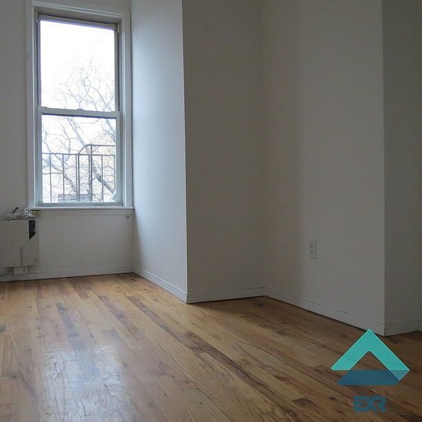 2nd image of 155 Dupont St #1RKA