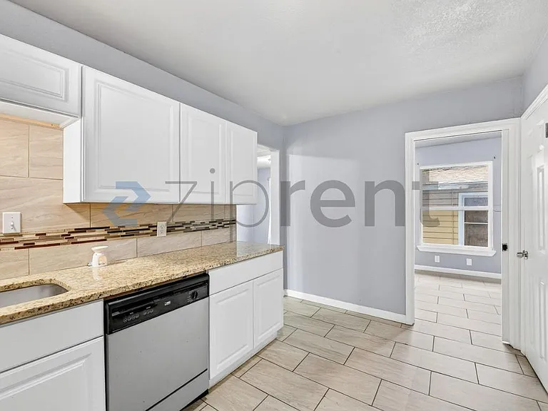 2332 Grandview Dr — Photo 15