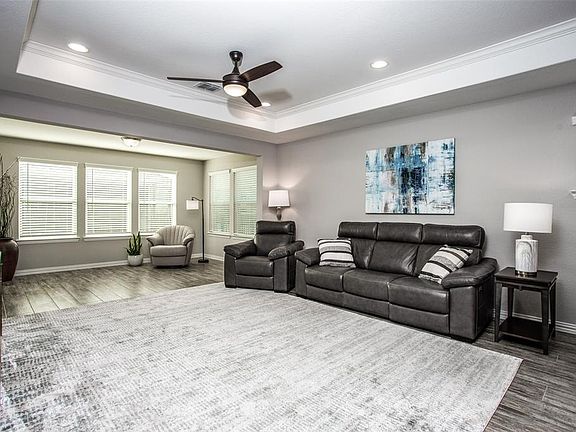 3rd image of 832 Hidden Eddy Dr