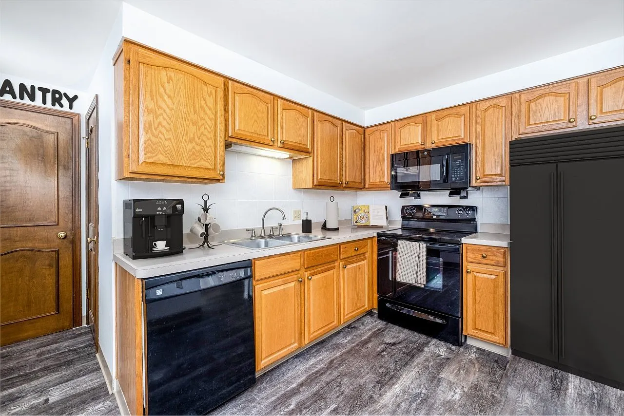 Green Lake Apartments and Townhomes — Photo 3