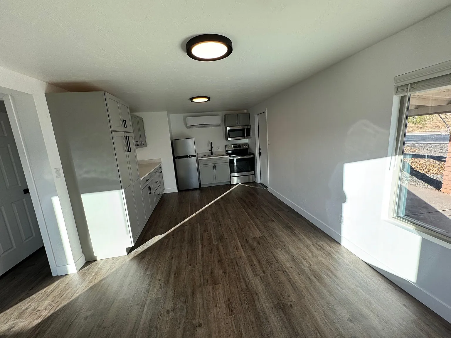 Studio, 613 sqft, $1,495 — Photo 3