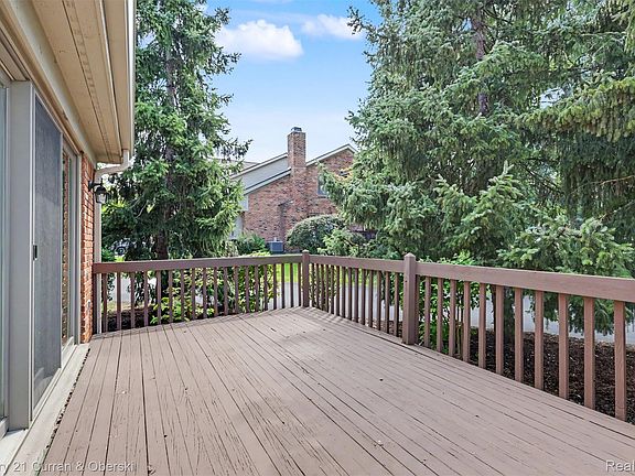 3rd image of 1 Cornell Ct