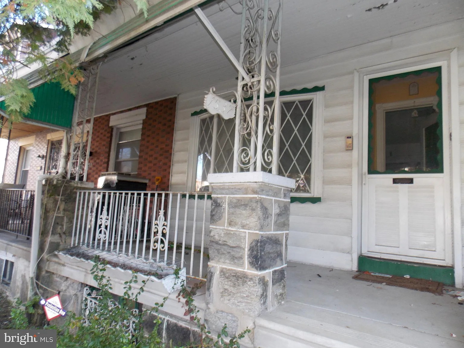 1537 N Robinson St photo 1
