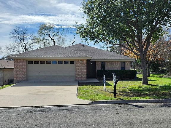 2nd image of 819 Laura Belle Dr