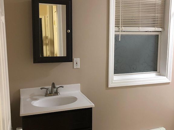 Other sides bathroom (they are mirror images of each other)