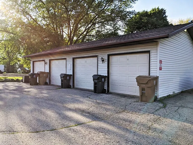 708 Bewick Dr — Photo 16