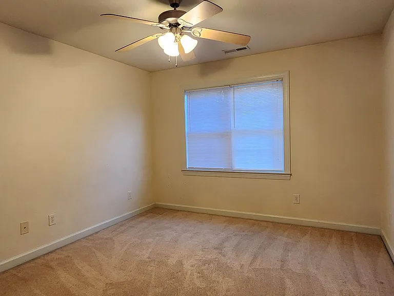 302 Savannah Dr — Photo 30