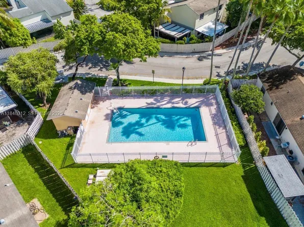 535 Radford Ter, Davie, FL 33325