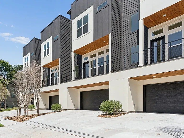 2202 N Carroll Ave #102 — Photo 8