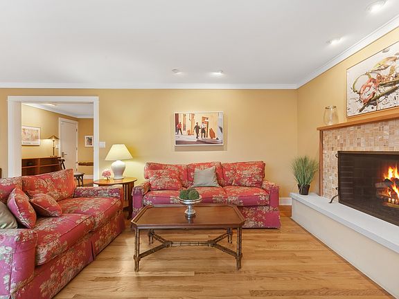4th image of 521 Woodvale Ave