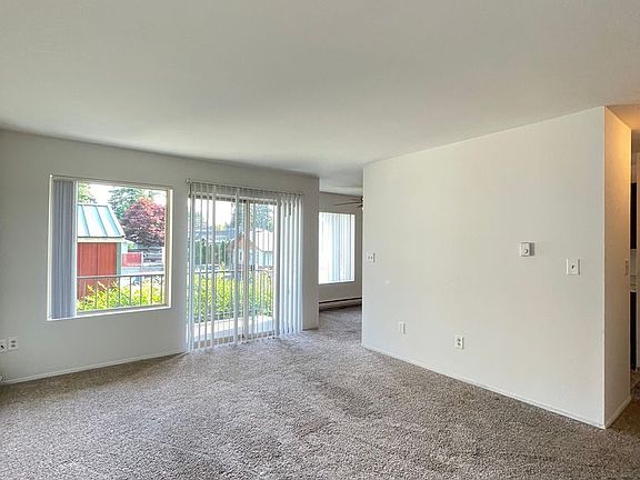 3rd image of 2908 NE 12th St #203