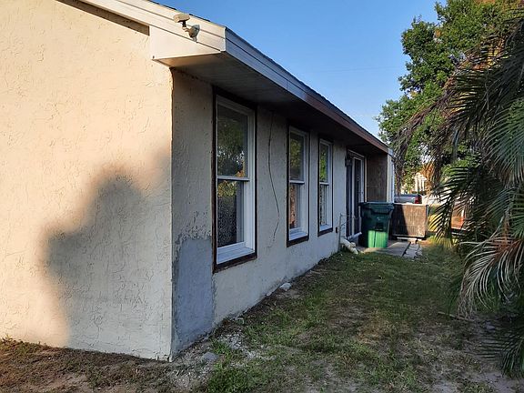 4th image of 1526 SE Port Street Lucie Blvd