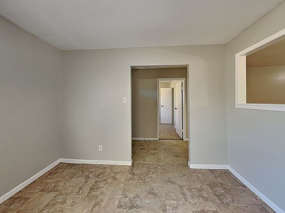 5th image of 4726 Pine St