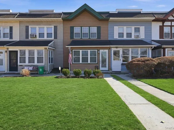 17 Meadow Street, Garden City, NY 11530