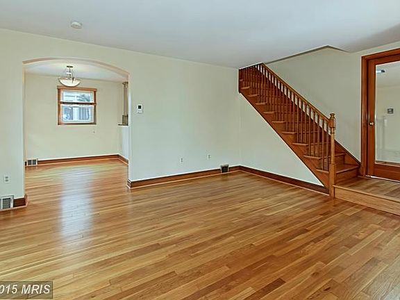 4th image of 215 N Wakefield St