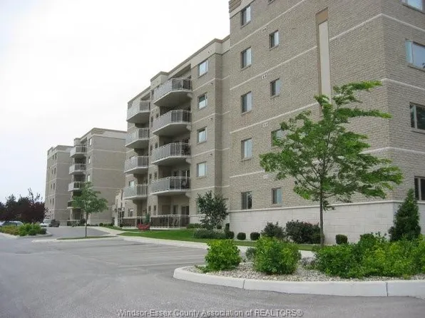 200 Manning Rd #305, Tecumseh, ON N8N 0A8