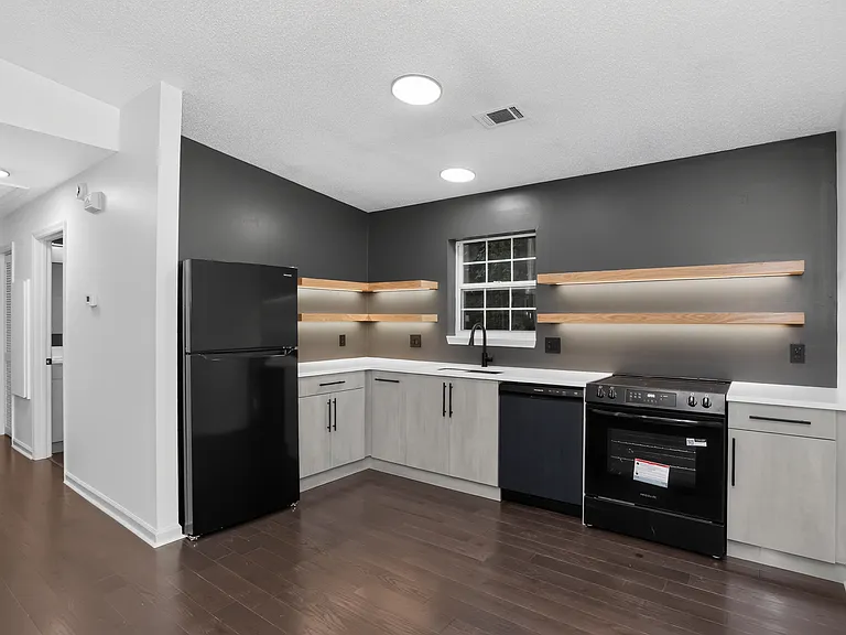 507 Emory Cir #B — Photo 2