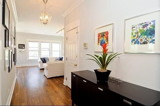 2nd image of 4194 N Clarendon Ave #1