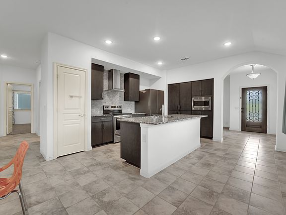 3rd image of 755 Revere Ln