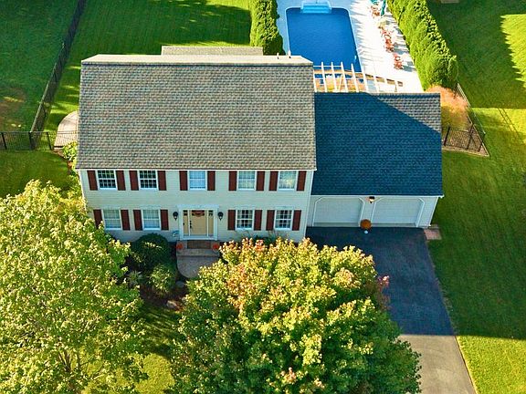 5th image of 42 Manor Cir