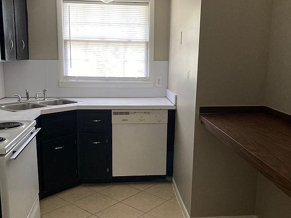 2nd image of 2030 Kings Gate Cir #3