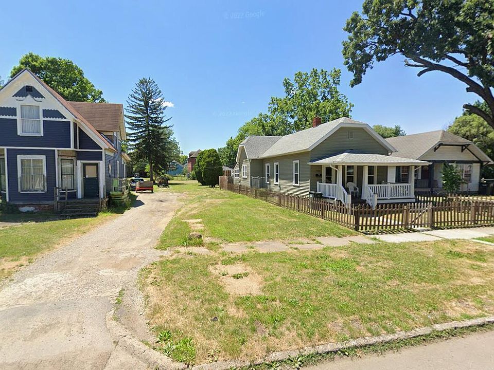 2nd image of 930 W Lasalle Ave