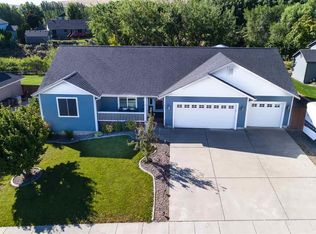 211 W 53rd Ave, Kennewick, WA 99337