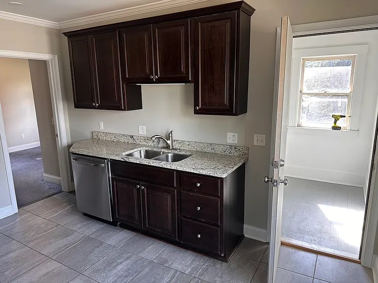 17-19 Peacock St #2 — Photo 13