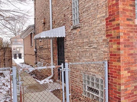 3rd image of 8124 S Washtenaw Ave