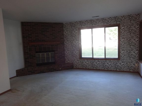 5th image of 1012 S Bridgeport Pl