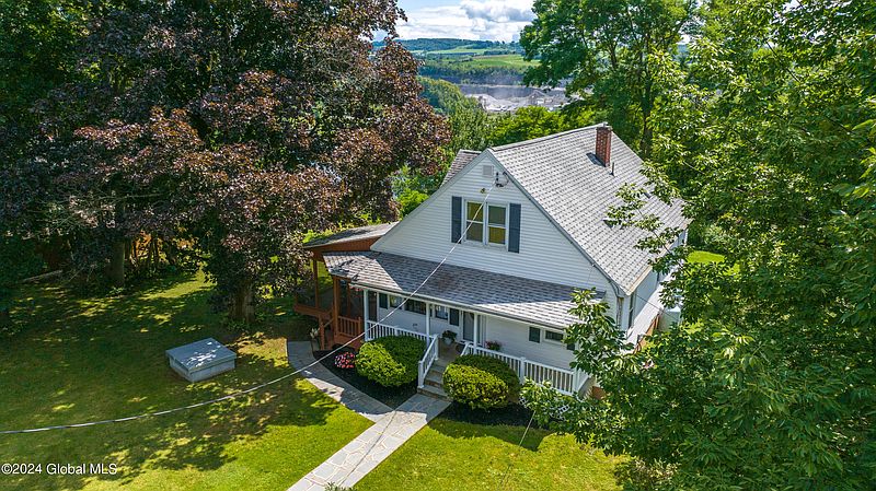 5th image of 162 Knickerbocker Hts