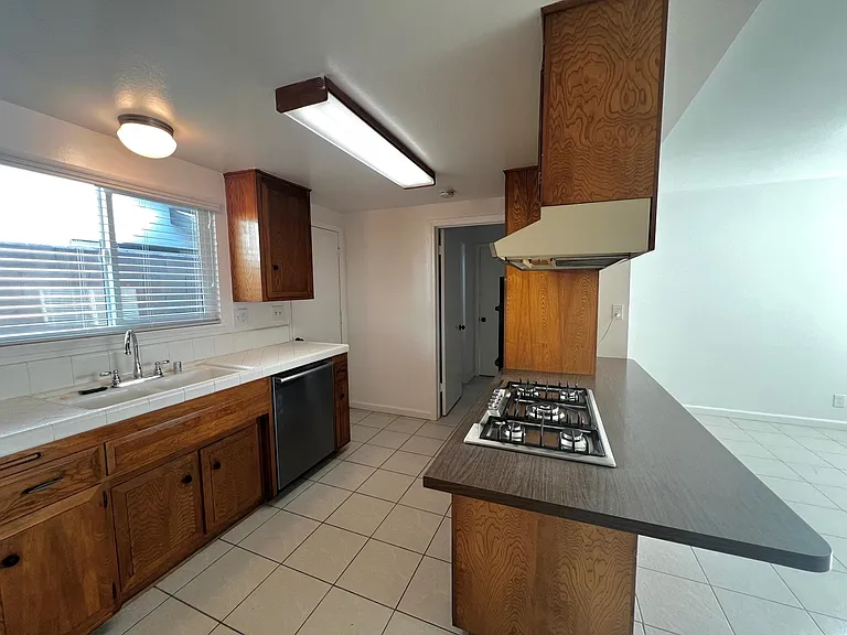 18371 Tamarind St — Photo 10