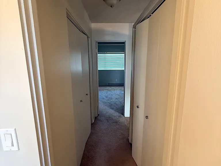 Hall Court Apartments — Photo 7
