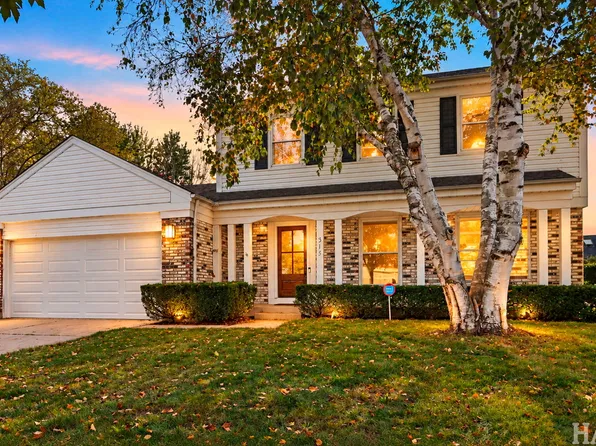 315 Alexandria Dr, Vernon Hills, IL 60061