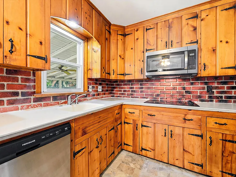 700 Sugars Bridge Rd — Photo 9