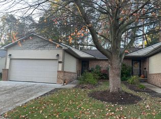 950 Moore Dr, Chelsea, MI 48118