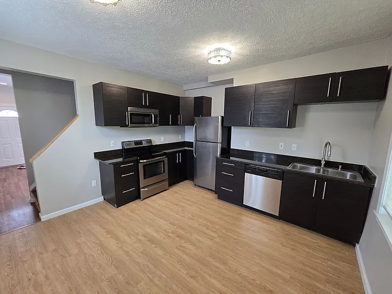 430 Greenfield Avenue — Photo 31