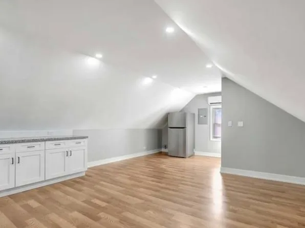 8518 S Marquette Ave #3, Chicago, IL 60617