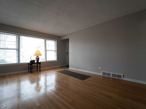 4th image of 10755 S Green Bay Ave