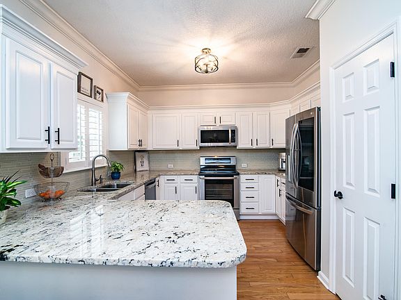 5th image of 833 Sawyer Run Ln