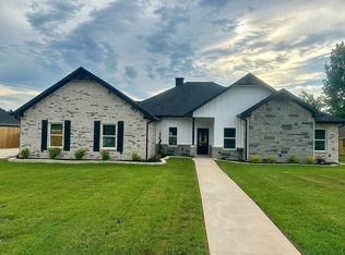 102 Bryanhurst St, Henderson, TX 75654