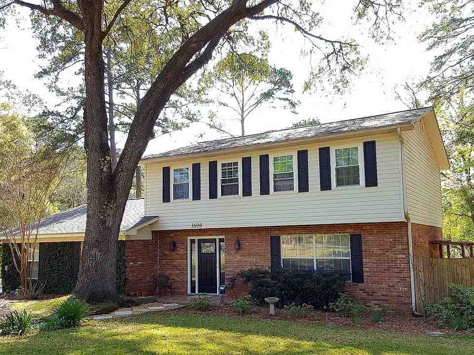 1st image of 1600 Hedgefield Ct