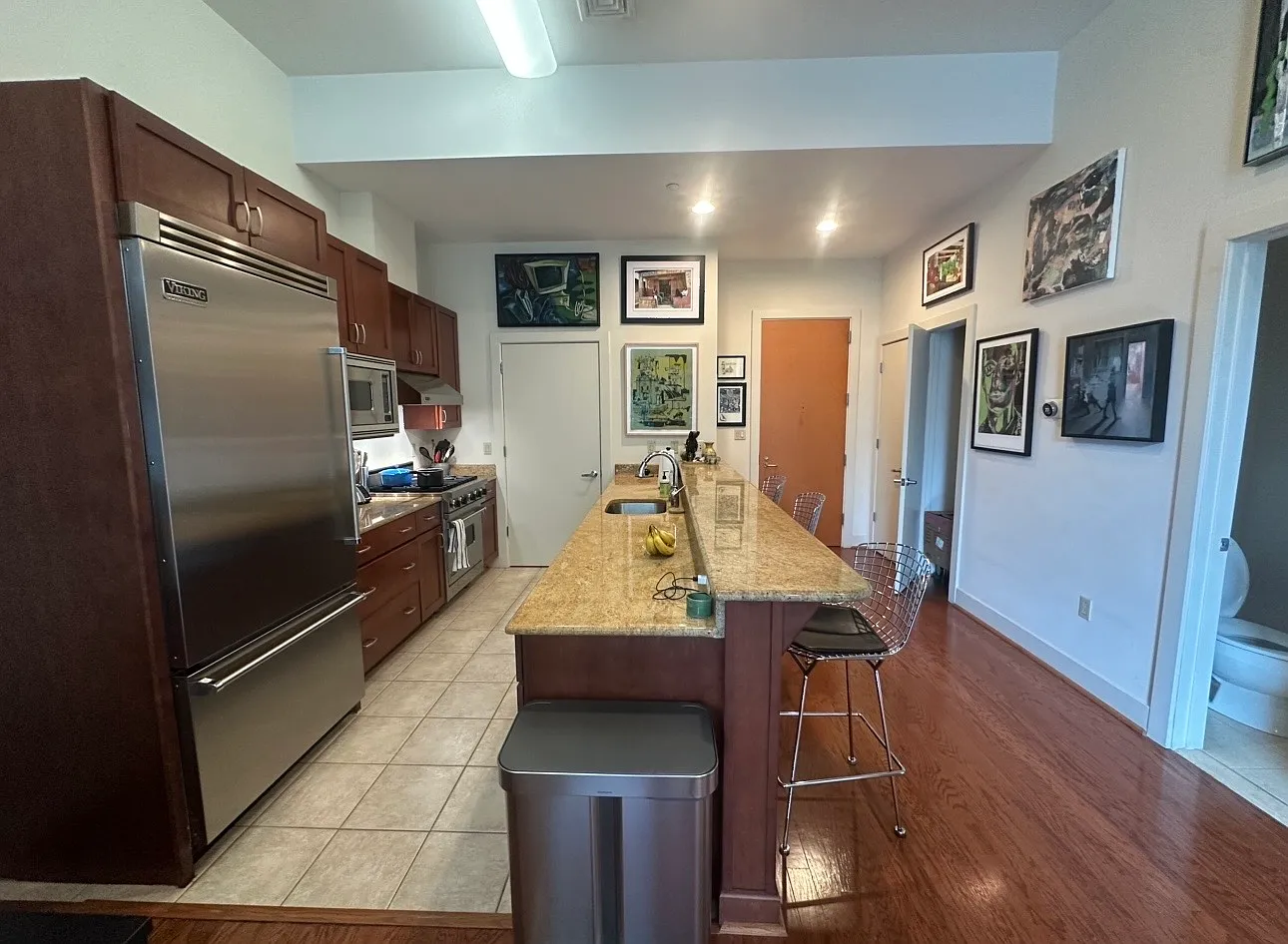 1 bed, 1.5 bath, 1040 sqft, $3,075 — Photo 3