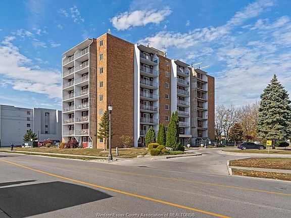 2nd image of 120 Pickering Dr #309