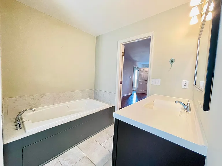 223 Raintree Ln — Photo 17