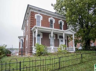 915 Douglas St, Sioux City, IA 51101