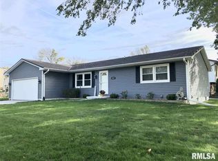 6409 Hillandale Rd, Davenport, IA 52806