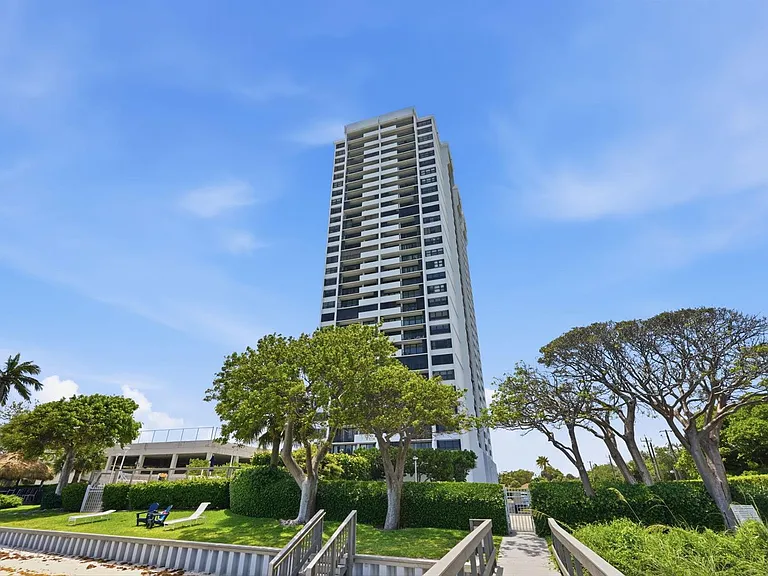 5600 N Flagler Dr #1110 — Photo 32