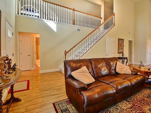 5th image of 32853 Chippewa Ave